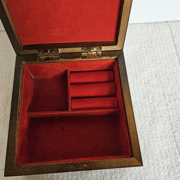 Vintage Holly Hobbie Tile Top Jewelry Trinket Box Red Felt Divided Insert - Picture 4 of 9